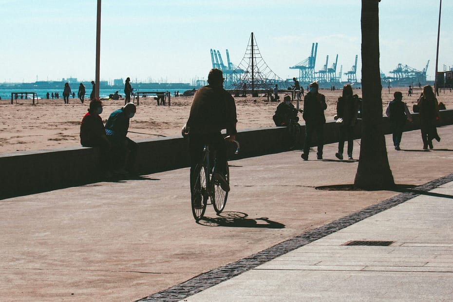 Promenada plaży Malvarrosa w Walencji