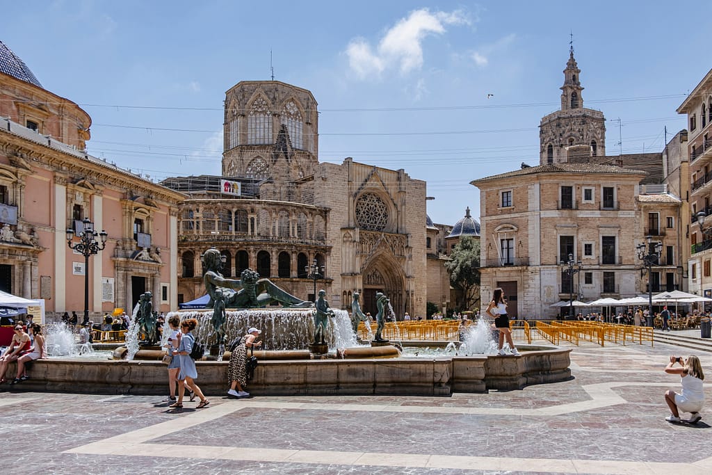 Co zobaczyć w Walencji? Plaza de la Virgen